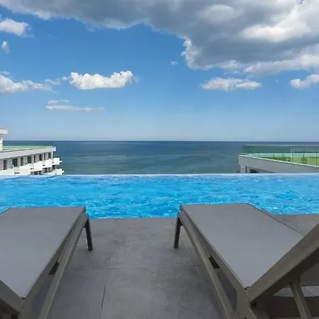 Infinity Pool & Spa Private Parking アパート *