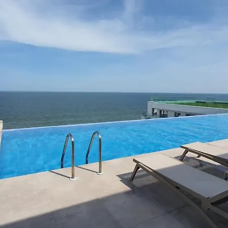 Infinity Pool & Spa Private Parking Apartment Navodari