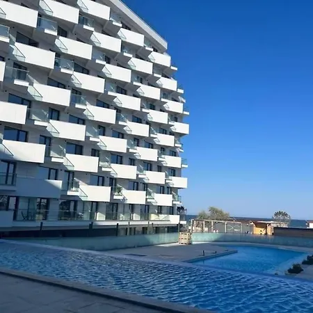 Infinity Pool & Spa Private Parking Apartment *