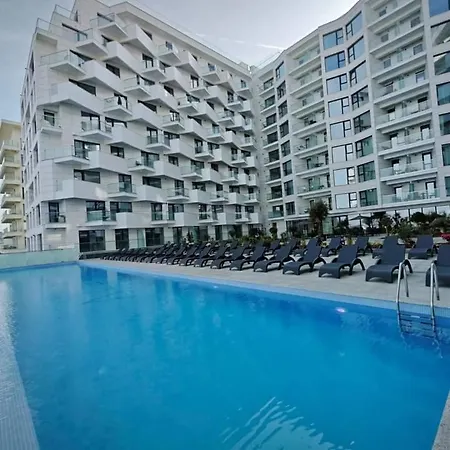 Infinity Pool & Spa Private Parking Apartment *