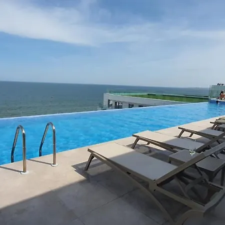 Infinity Pool & Spa Private Parking Apartment Navodari